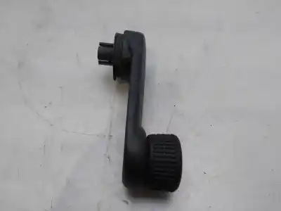 Pièce détachée automobile d'occasion MANIVELLE / POIGNÉE LÈVE VITRE ARRIÈRE GAUCHE pour RENAULT SAFRANE (B54)  Références OEM IAM 7700811387  