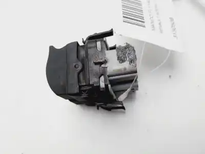 Pièce détachée automobile d'occasion COMMANDE DE LÈVE VITRE AVANT GAUCHE pour RENAULT SCENIC II  Références OEM IAM 8200107772  