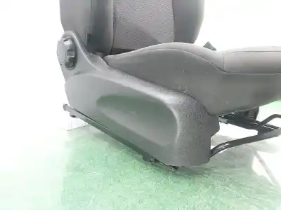 Second-hand car spare part right front seat for opel corsa e selective oem iam references 13426166  