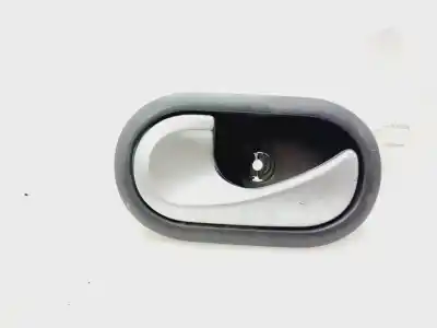 Second-hand car spare part interior left front handle for renault clio iii expression oem iam references 8200310579  