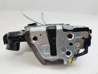 Peça sobressalente para automóvel em segunda mão fechadura da porta dianteira esquerda por toyota auris hybrid feel  edition referências oem iam 6904002211