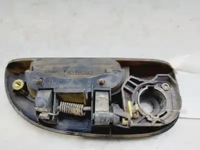 Second-hand car spare part exterior left front door handle for renault kangoo (f/kc0) authentique 64 cv / 47 kw oem iam references 7700354478   Second-hand car spare part exterior left front door handle for renault kangoo (f/kc0) authentique 64 cv / 47 kw oem iam references 7700354478