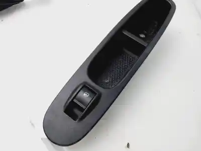 Автозапчасти б/у ВЫКЛЮЧАТЕЛЬ ПЕРЕДНЕГО ПРАВОГО ОКНА за FIAT PUNTO EVO (199_)  ссылки OEM IAM 735500049  