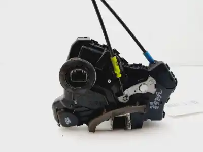Second-hand car spare part left front door lock for toyota auris active oem iam references 6932052310