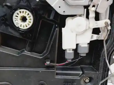 Peça sobressalente para automóvel em segunda mão elevador de vidros traseiro direito por mazda 5 (cr19) 2.0 cd (cr19) referências oem iam c2357297