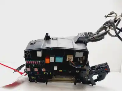 Second-hand car spare part fuse box unit for toyota auris sol oem iam references 7233r0a2  