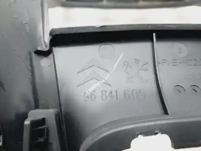 Peça sobressalente para automóvel em segunda mão consola central por citroen c3 seduction referências oem iam 9801578777