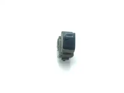 Second-hand car spare part right front power window switch for toyota hilux (kun) double cab 4x4 oem iam references 742310k020   Second-hand car spare part right front power window switch for toyota hilux (kun) double cab 4x4 oem iam references 742310k020