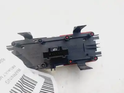 Second-hand car spare part hazard warning lights for renault megane ii familiar dynamique oem iam references 8200095493  