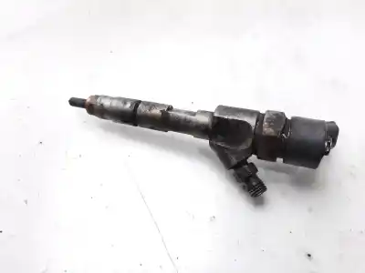 Second-hand car spare part injector for renault trafic combi (ab 4.01) 6 - plazas. acristalado parcial. combi corto 101 cv / 74 kw oem iam references 8200238528  