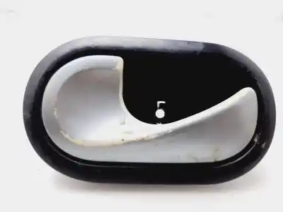 Second-hand car spare part interior left front handle for renault clio iii emotion oem iam references 8200310579  