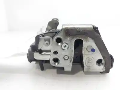 Автозапчастина б/у замок дверей заднього лівого для toyota auris active посилання на oem iam 6906042021  
