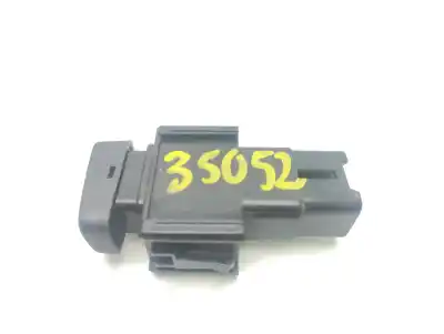 Second-hand car spare part switch for toyota hilux (kun) double cab 4x4 oem iam references 153984   Second-hand car spare part switch for toyota hilux (kun) double cab 4x4 oem iam references 153984