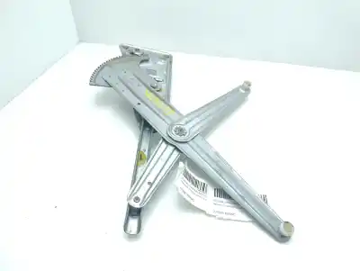 Pièce détachée automobile d'occasion LÉVE GLACE AVANT DROIT pour RENAULT TWINGO (CO6)  Références OEM IAM 7700818266C  