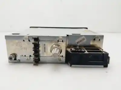 Second-hand car spare part audio system / radio cd for renault clio ii fase ii (b/cb0) campus oem iam references 8200633643b  