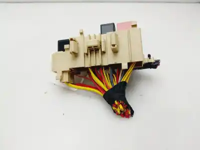 Second-hand car spare part fuse box unit for renault kangoo profesional oem iam references 8200574970  
