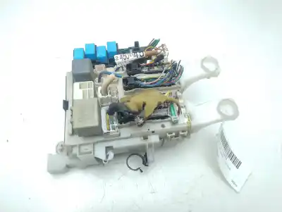 Pezzo di ricambio per auto di seconda mano Scatola Relè/fusibili per TOYOTA RAV 4 (A3) Sol Riferimenti OEM IAM 8273042010  