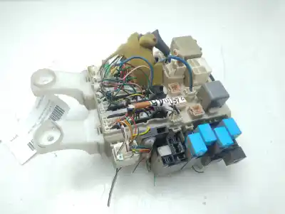 Peça sobressalente para automóvel em segunda mão caixa de fusíveis e relés por toyota rav 4 (a3) sol referências oem iam 8273042010  