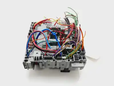 Second-hand car spare part fuse box unit for opel combo d kasten l1h1 2.4t 90 cv / 66 kw oem iam references 51867698  