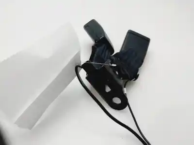 Recambio de automóvil de segunda mano de ENGANCHE CINTURON TRASERO CENTRAL para CITROEN C3  referencias OEM IAM 98151803XT  