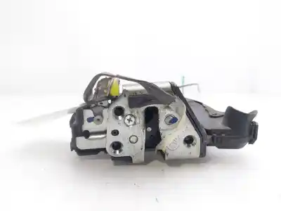 Автозапчастина б/у замок передніх дверей лівий для toyota auris active посилання на oem iam 6904002211  