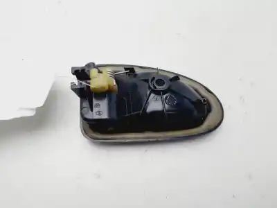Peça sobressalente para automóvel em segunda mão puxador interior dianteiro direito por renault clio ii fase i (b/cbo) 1.9 d alize referências oem iam 8200028995