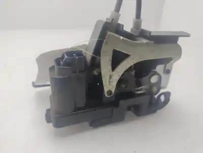 Second-hand car spare part left front door lock for ssangyong rodius xdi oem iam references 7121021024  