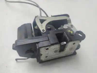 Second-hand car spare part left front door lock for ssangyong rodius xdi oem iam references 7121021024  
