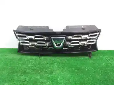 Автозапчасти б/у передняя решетка за dacia duster laureate 4x2 ссылки oem iam 623100838r  