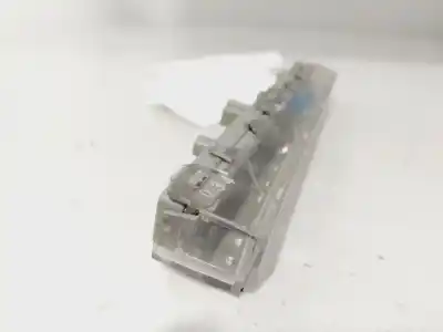 Peça sobressalente para automóvel em segunda mão farolim de travão central por toyota auris active referências oem iam 8100612011  