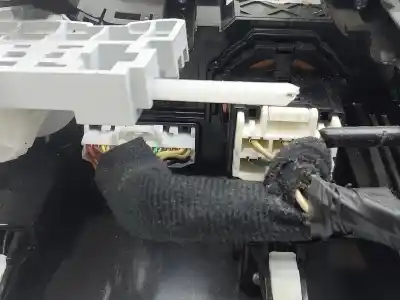 Peça sobressalente para automóvel em segunda mão comando de sofagem (chauffage / ar condicionado)  por kia stonic (ybcuv) concept referências oem iam 97250h8020  