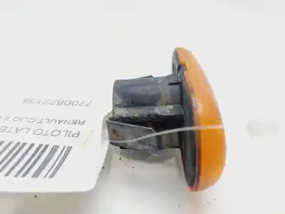 Pezzo di ricambio per auto di seconda mano lampada laterale destra per renault clio ii fase i (b/cbo) 1.2 riferimenti oem iam 7700822136  