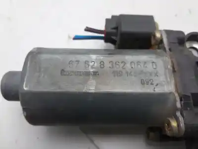 Pièce détachée automobile d'occasion MOTEUR LÈVE VITRE AVANT DROIT pour BMW SERIE 3 BERLINA (E46)  Références OEM IAM 67628362064  
