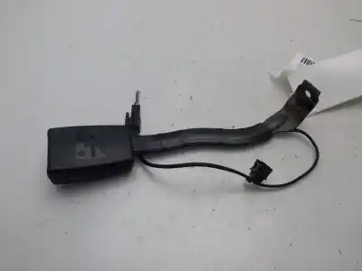 Pezzo di ricambio per auto di seconda mano GANCIO CINTURA ANTERIORE DESTRO per SEAT LEON (1P1) 1.6 Riferimenti OEM IAM 5P0857756F  