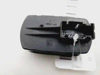 Recambio de automóvil de segunda mano de MANDO ELEVALUNAS DELANTERO IZQUIERDO para OPEL CORSA D  referencias OEM IAM 13258521AA  