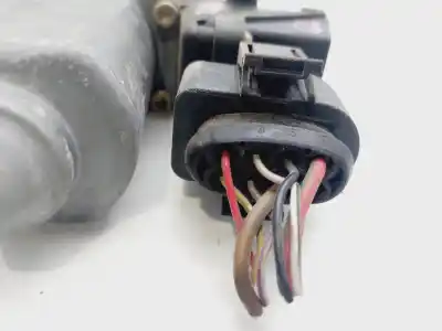Pezzo di ricambio per auto di seconda mano MOTORE ALZACRISTALLI ANTERIORE DESTRO per AUDI A4 BERLINA (B5) 1.9 TDI Riferimenti OEM IAM 8D0959802D  