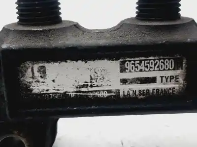 Автозапчастина б/у рампа инжектора для peugeot 407 sw sr confort посилання на oem iam 9654592680  