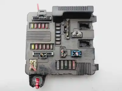 Second-hand car spare part fuse box unit for renault megane ii sedán (lm0/1_) 1.5 dci (lm0f, lm0t, lm2b) oem iam references 8200306033a  