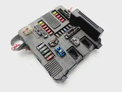 Second-hand car spare part fuse box unit for renault megane ii sedán (lm0/1_) 1.5 dci (lm0f, lm0t, lm2b) oem iam references 8200306033a  