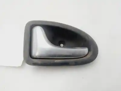 Peça sobressalente para automóvel em segunda mão Puxador Interior Traseiro Esquerdo por RENAULT SCENIC (JA..) 1.9 dTi Diesel 80 CV / 59 KW Referências OEM IAM 7700415974  
