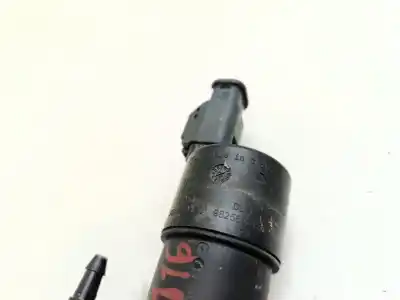 Peça sobressalente para automóvel em segunda mão motor limpa vidros por peugeot 208 (p2) allure referências oem iam 9825894180