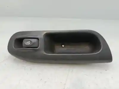 Pièce détachée automobile d'occasion commande de lève vitre avant droit pour renault scenic rx4 (ja0) 1.9 dci salomon références oem iam 7700431172   Pièce détachée automobile d'occasion commande de lève vitre avant droit pour renault scenic rx4 (ja0) 1.9 dci salomon références oem iam 7700431172