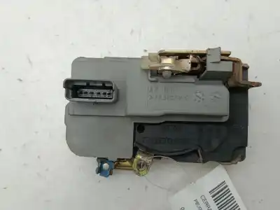 Peça sobressalente para automóvel em segunda mão fechadura da porta dianteira esquerda por peugeot partner (s2) combiespace referências oem iam 9135p1