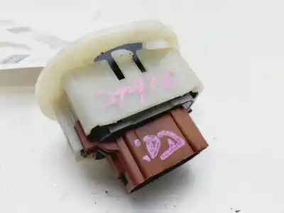 Second-hand car spare part right front power window switch for renault clio iii pack dynamique oem iam references 8200315013