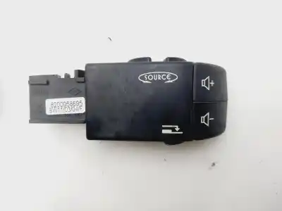 Pezzo di ricambio per auto di seconda mano comando controllo radio per renault clio ii fase ii (b/cb0) base authentique 65 cv / 48 kw riferimenti oem iam 8200058695  