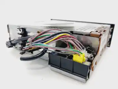 Second-hand car spare part audio system / radio cd for renault clio ii fase ii (b/cb0) base authentique 75 cv / 55 kw oem iam references 8200057681tm  