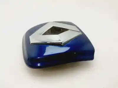 Second-hand car spare part front badge for renault clio ii fase ii (b/cb0) base authentique 75 cv / 55 kw oem iam references 8200060918  