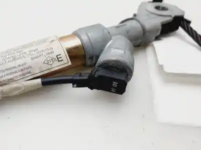 Peça sobressalente para automóvel em segunda mão chicote / encaixe cinto segurança dianteiro direito por renault clio ii fase ii (b/cb0) confort expression referências oem iam 8200703361  