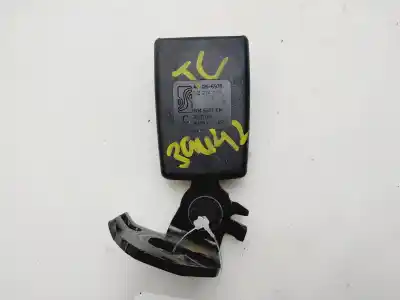 Автозапчастина б/у задній центральний гачок для opel corsa d cosmo посилання на oem iam 13274779  