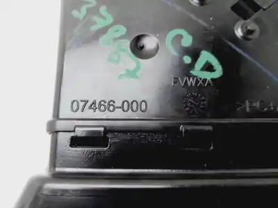 Pezzo di ricambio per auto di seconda mano griglia di aerazione per ford c-max (cb7) (2010->) 1.6 titanium [1.6 ltr. - 85 kw tdci cat] riferimenti oem iam 07466000  